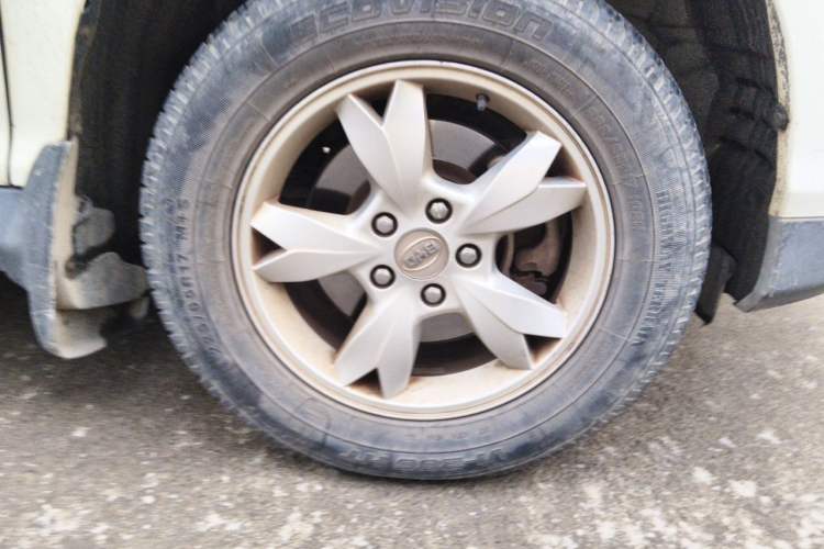 Used BYD S6 2013 Platinum Edition 2.0L Manual Luxury Model Right Front Wheel Hub