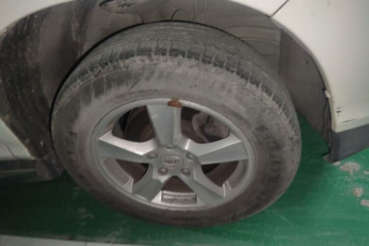 Used BYD S6 2013 Jingyue Edition 2.0L Manual Elite Model 5 Seats Right Front Wheel Hub
