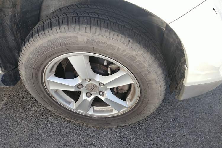 Used BYD S6 2013 Platinum Edition 2.0L Manual Luxury Model Right Front Wheel Hub