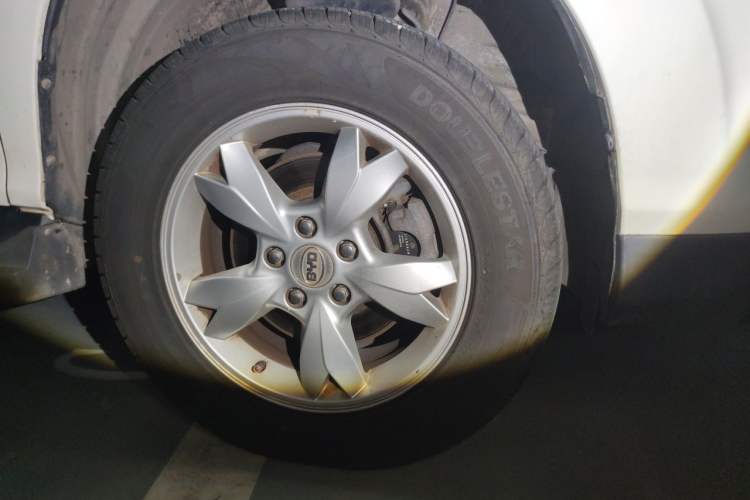 Used BYD S6 2013 Jingyue Edition 2.0L Manual Luxury Model 5 Seats Right Front Wheel Hub