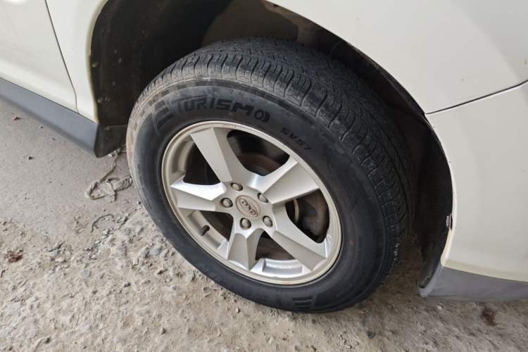 Used BYD S6 2013 Jingyue Edition 2.0L Manual Luxury Model 5 Seats Right Front Wheel Hub