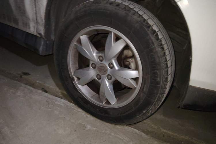 Used BYD S6 2013 Platinum Edition 2.0L Manual Luxury Model Right Front Wheel Hub
