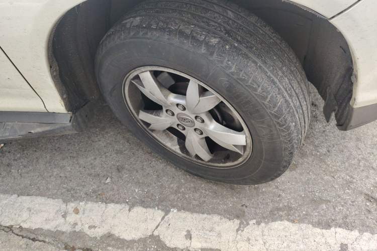 Used BYD S6 2013 Platinum Edition 2.4L Automatic Luxury Model Right Front Wheel Hub