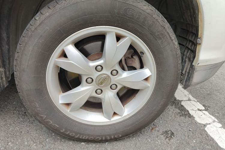 Used BYD S6 2013 Platinum Edition 2.0L Manual Luxury Model Right Front Wheel Hub