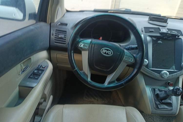 Used BYD S6 2013 Platinum Edition 2.0L Manual Luxury Model Steering Wheel