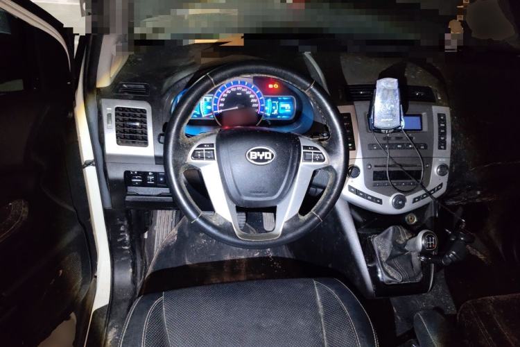 Used BYD S6 2013 Platinum Edition 2.0L Manual Luxury Model Steering Wheel