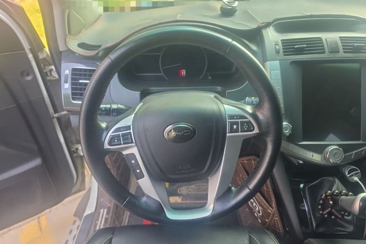 Used BYD S6 2013 Platinum Edition 2.0L Manual Luxury Model Steering Wheel