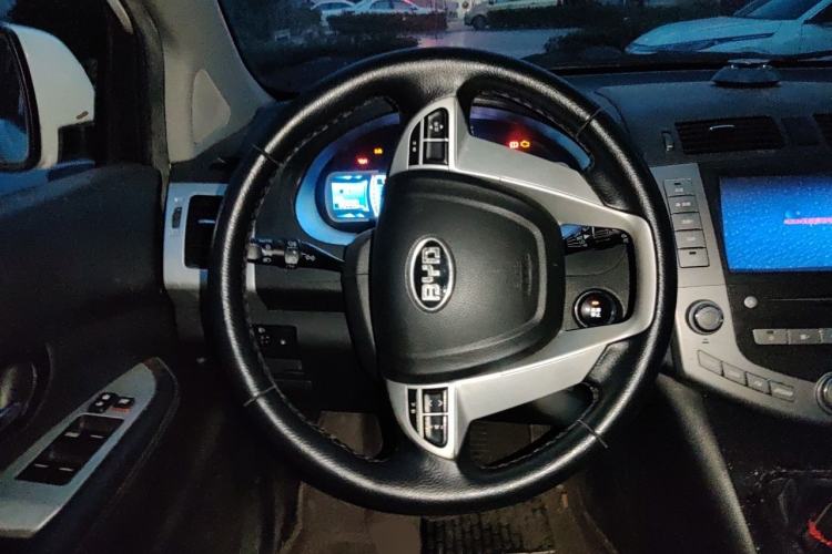 Used BYD S6 2013 Jingyue Edition 2.4L Manual Luxury 5-Seater Steering Wheel
