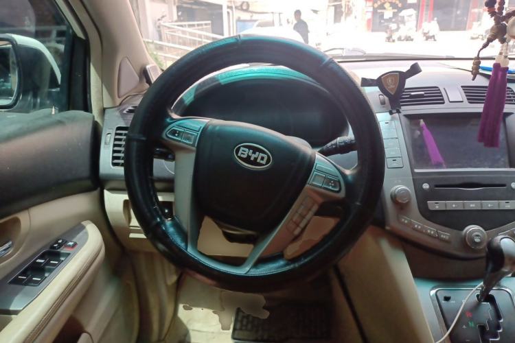 Used BYD S6 2013 Jingyue Edition 2.4L Automatic Elite Model 5 Seats Steering Wheel