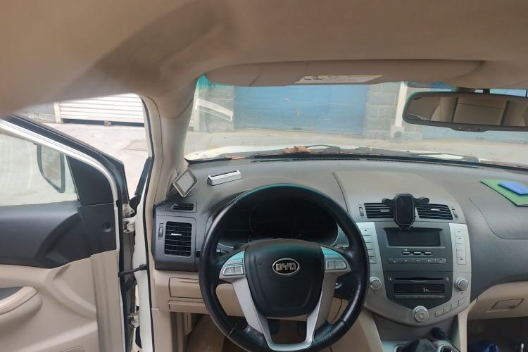 Used BYD S6 2013 Platinum Edition 2.0L Manual Luxury Model Steering Wheel