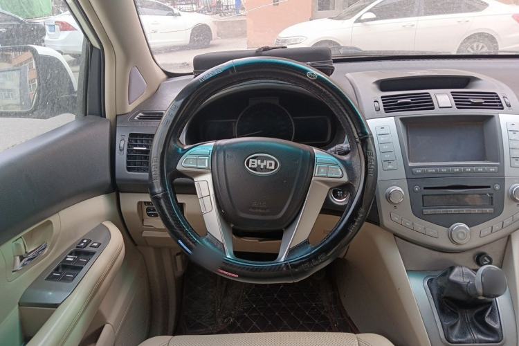 Used BYD S6 2013 Jingyue Edition 2.0L Manual Luxury Model 5 Seats Steering Wheel