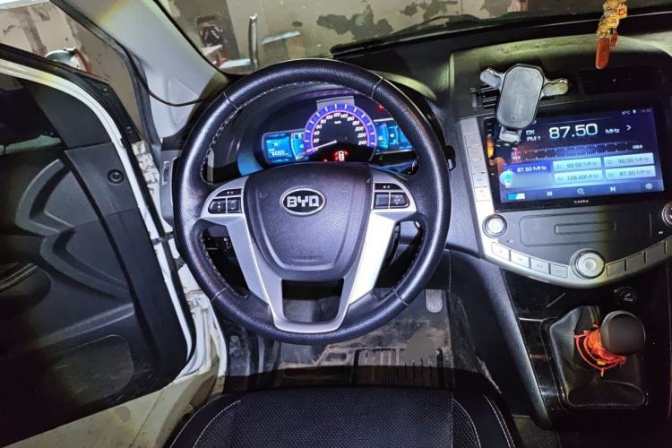 Used BYD S6 2013 Platinum Edition 2.0L Manual Luxury Model Steering Wheel