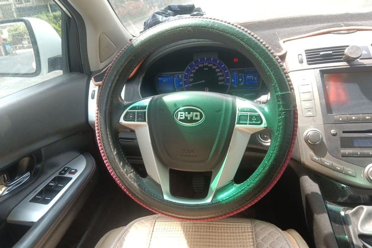 Used BYD S6 2013 Jingyue Edition 2.0L Manual Luxury Model 5 Seats Steering Wheel