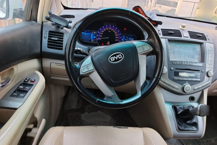 Used BYD S6 2013 Platinum Edition 2.0L Manual Luxury Model Steering Wheel