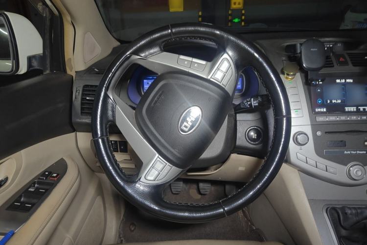 Used BYD S6 2013 Platinum Edition 2.0L Manual Luxury Model Steering Wheel