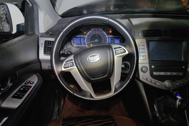 Used BYD S6 2013 Jingyue Edition 2.0L Manual Elite Model 5 Seats Steering Wheel