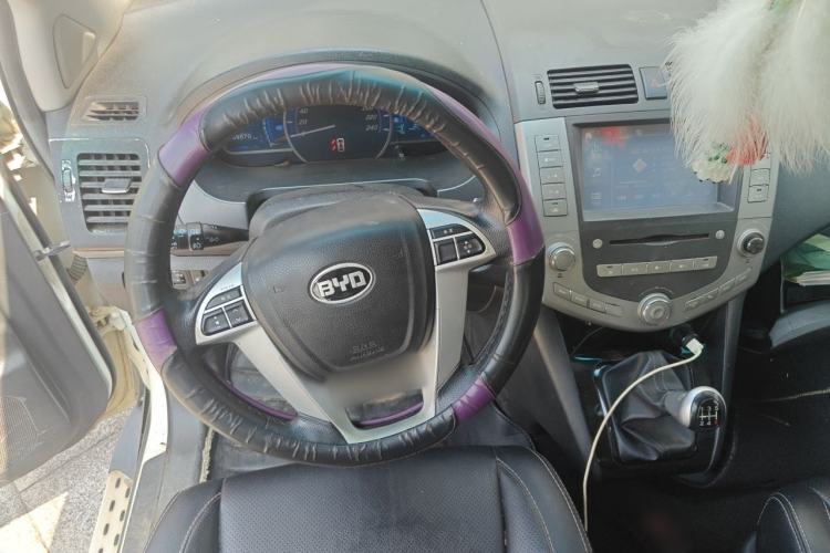 Used BYD S6 2013 Platinum Edition 2.0L Manual Luxury Model Steering Wheel