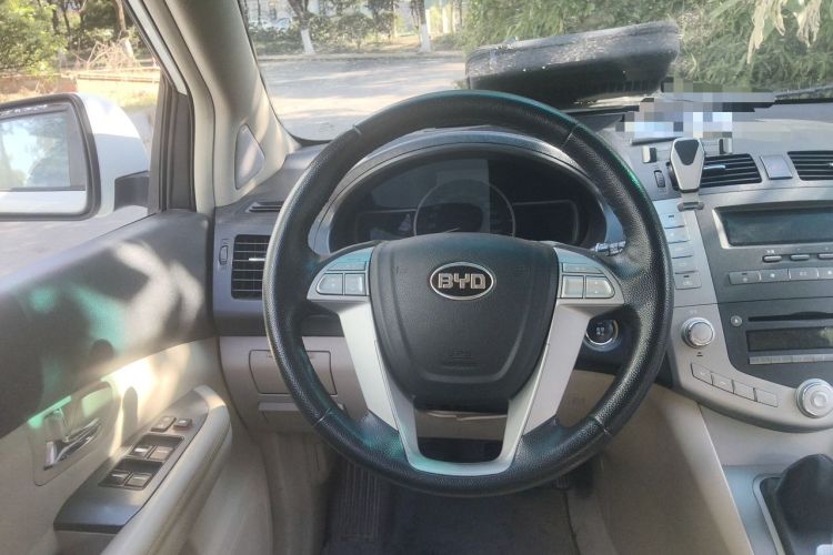 Used BYD S6 2013 Jingyue Edition 2.0L Manual Luxury Model 5 Seats Steering Wheel
