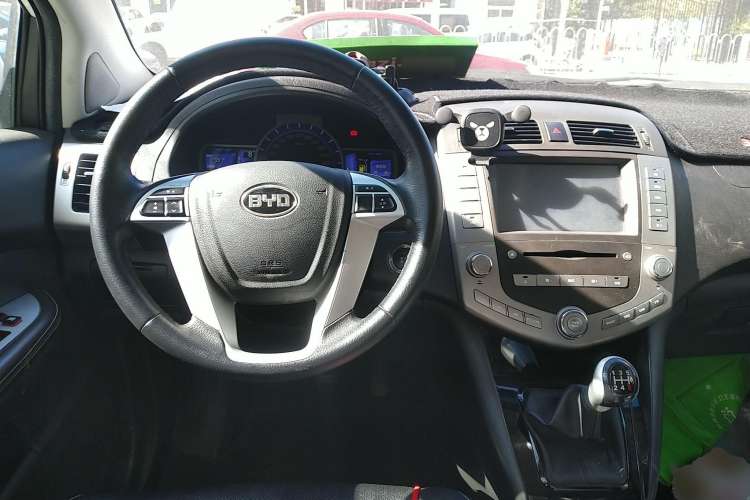 Used BYD S6 2013 Platinum Edition 2.0L Manual Luxury Model Steering Wheel
