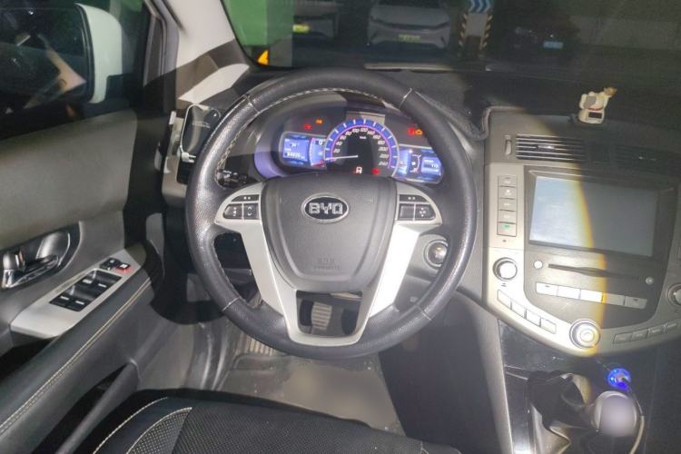 Used BYD S6 2013 Jingyue Edition 2.0L Manual Luxury Model 5 Seats Steering Wheel