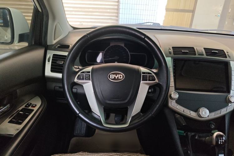 Used BYD S6 2013 Jingyue Edition 2.0L Manual Luxury Model 5 Seats Steering Wheel