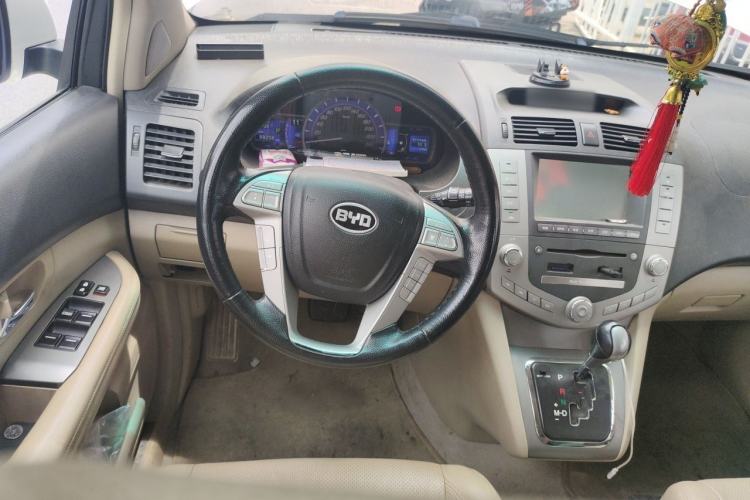 Used BYD S6 2013 Platinum Edition 2.4L Automatic Luxury Model Steering Wheel