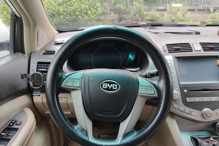 Used BYD S6 2013 Platinum Edition 2.0L Manual Luxury Model Steering Wheel