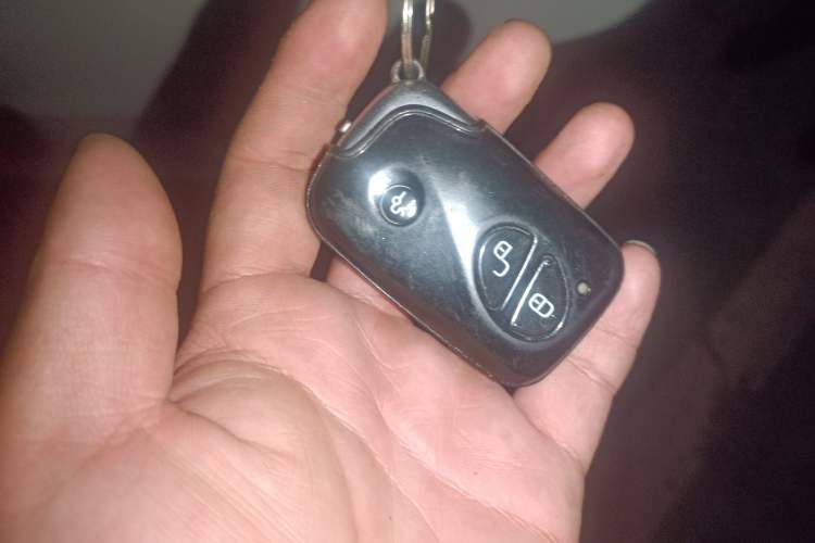 Used BYD S6 2013 Platinum Edition 2.4L Automatic Luxury Model Vehicle Key