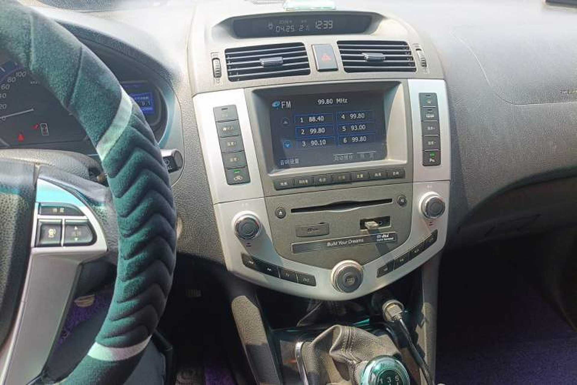 Used BYD S6 2013 Jingyue Edition 2.0L Manual Luxury Model 5 Seats Audio And AC Panel