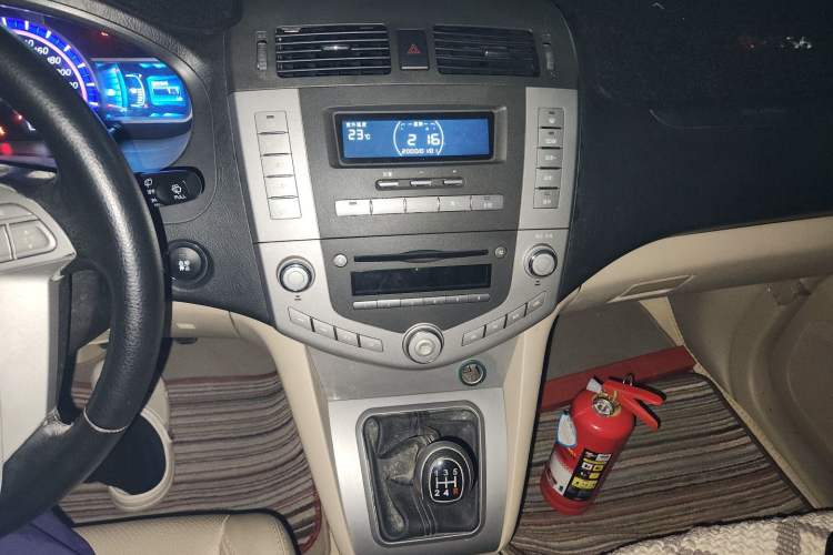 Used BYD S6 2013 Platinum Edition 2.0L Manual Luxury Model Audio And AC Panel