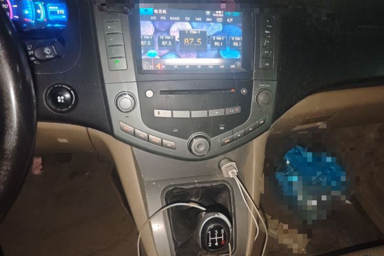 Used BYD S6 2013 Jingyue Edition 2.0L Manual Luxury Model 5 Seats Audio And AC Panel