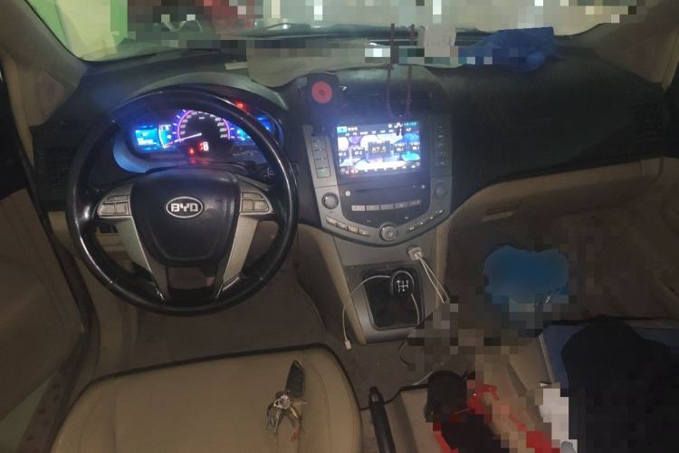 Used BYD S6 2013 Jingyue Edition 2.0L Manual Luxury Model 5 Seats Center Console