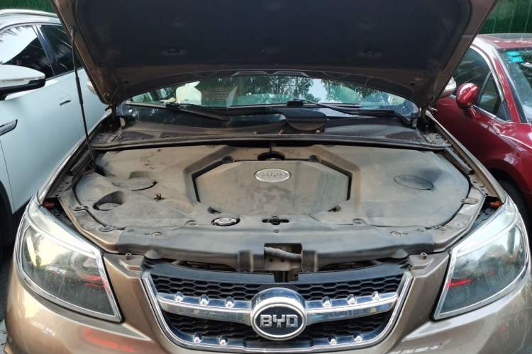 Used BYD S6 2013 Jingyue Edition 2.0L Manual Luxury Model 5 Seats Engine Bay