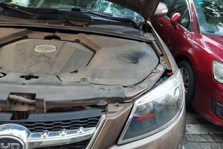 Used BYD S6 2013 Jingyue Edition 2.0L Manual Luxury Model 5 Seats Engine Bay Left