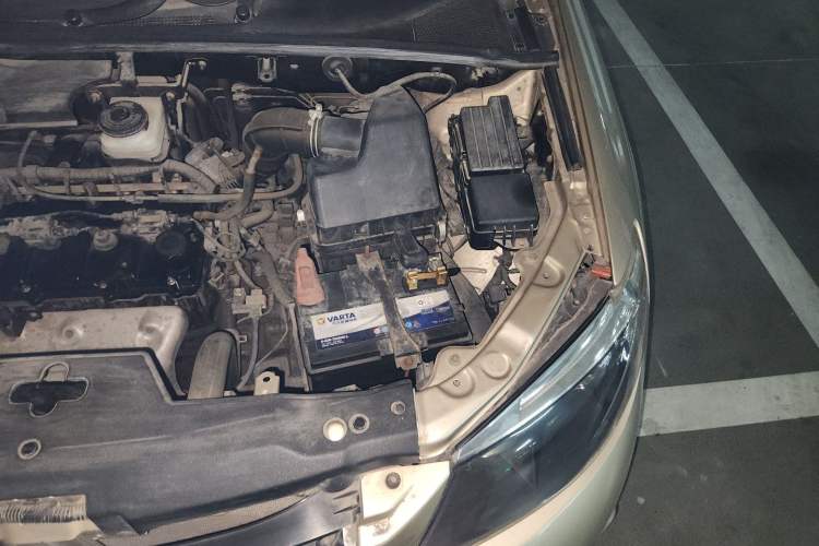 Used BYD S6 2013 Platinum Edition 2.0L Manual Luxury Model Engine Bay Left