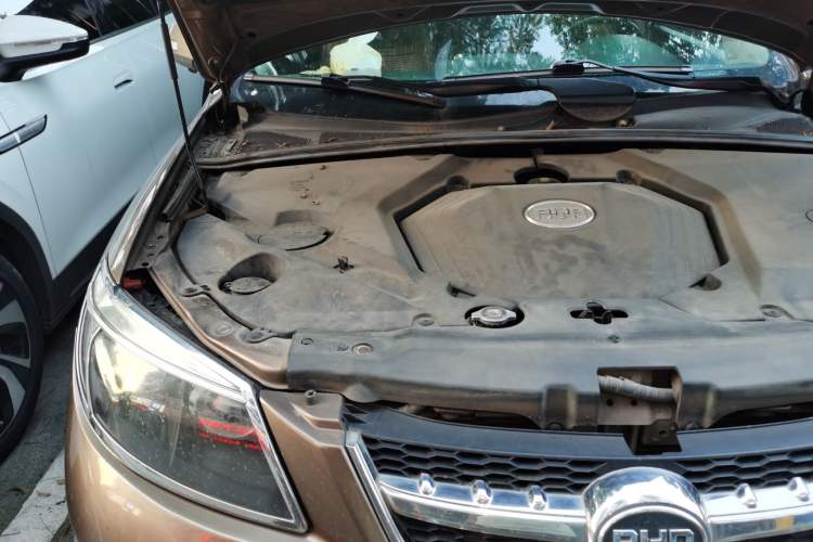 Used BYD S6 2013 Jingyue Edition 2.0L Manual Luxury Model 5 Seats Engine Bay Right