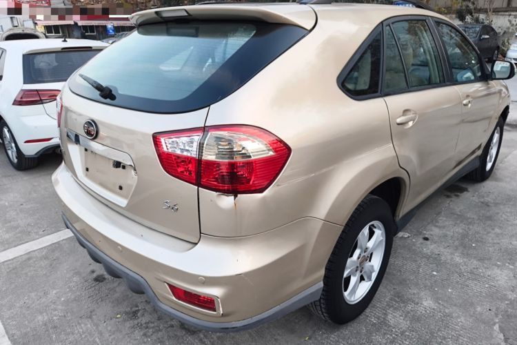 Used BYD S6 2013 Platinum Edition 2.4L Automatic Luxury Model Exterior 5