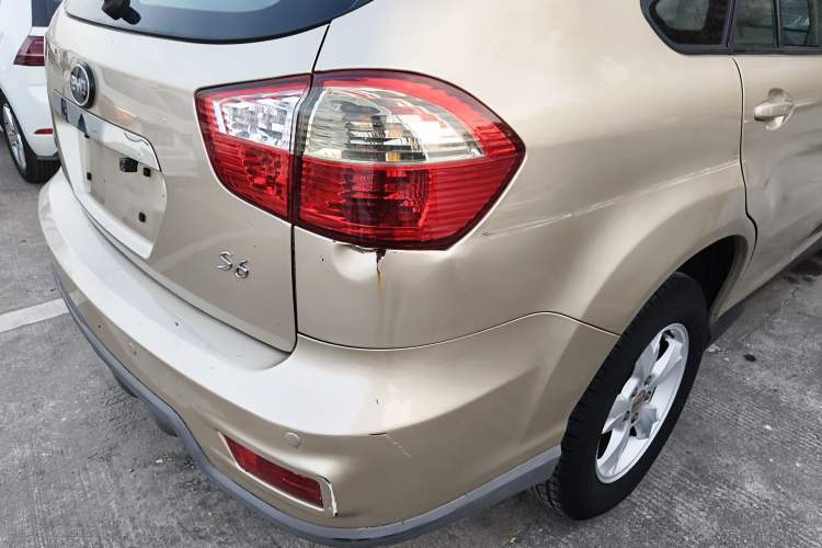 Used BYD S6 2013 Platinum Edition 2.4L Automatic Luxury Model Exterior 6