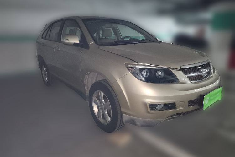Used BYD S6 2013 Platinum Edition 2.0L Manual Luxury Model Front Right 45 Deg