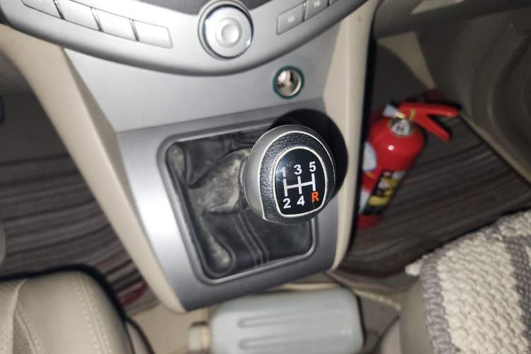 Used BYD S6 2013 Platinum Edition 2.0L Manual Luxury Model Gear Lever