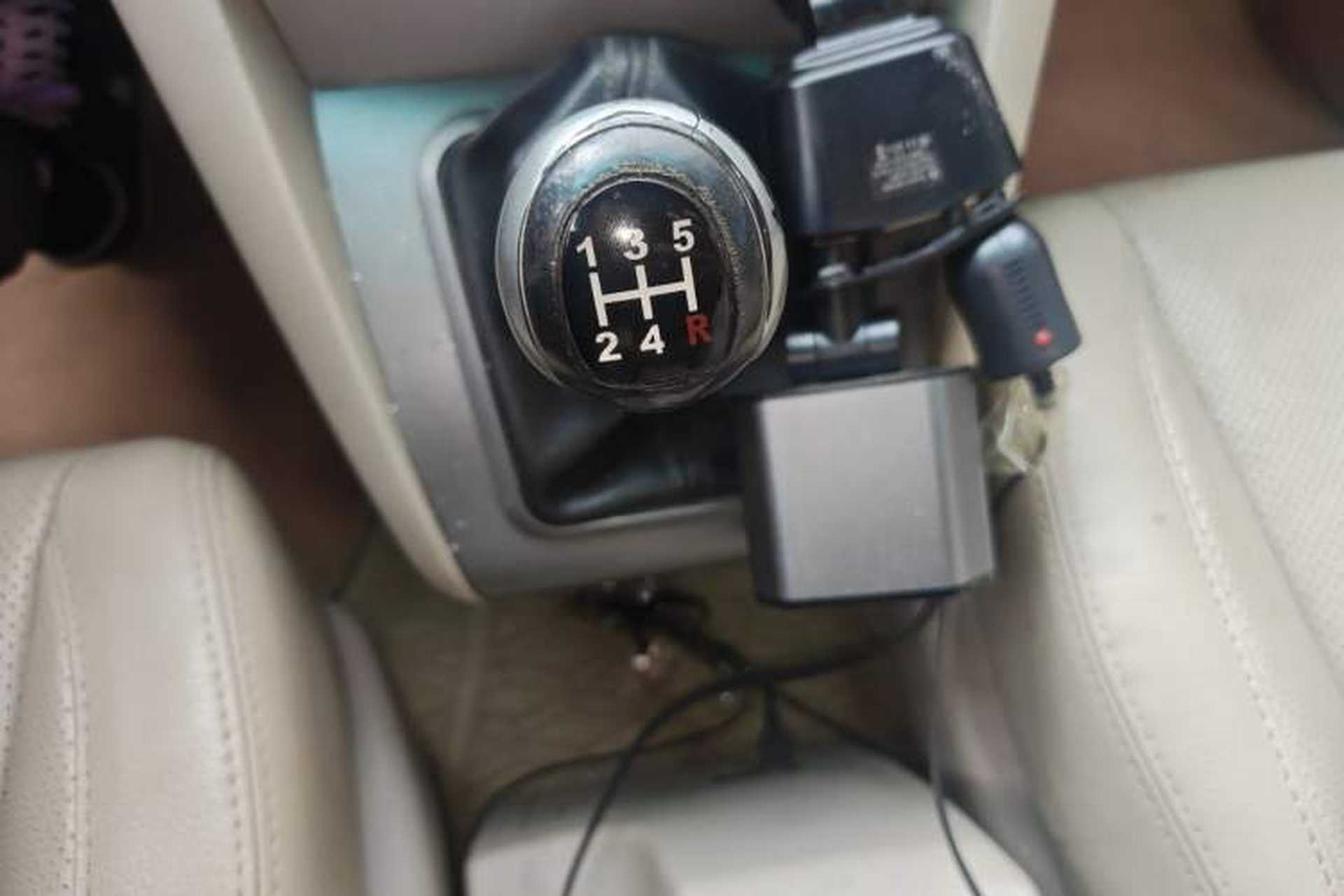 Used BYD S6 2013 Platinum Edition 2.0L Manual Elite Model Gear Lever