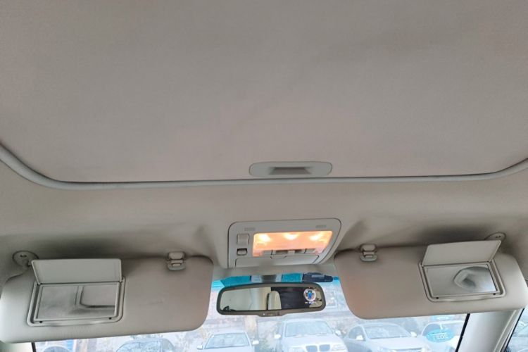 Used BYD S6 2013 Platinum Edition 2.4L Automatic Luxury Model Headliner