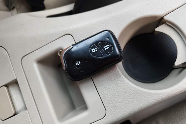 Used BYD S6 2013 Platinum Edition 2.4L Automatic Luxury Model Interior 1