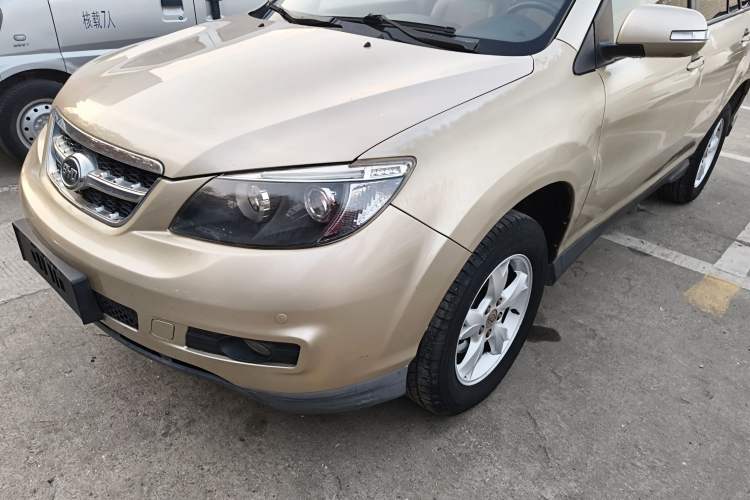 Used BYD S6 2013 Platinum Edition 2.4L Automatic Luxury Model Left Front Headlight