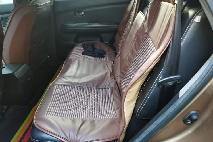 Used BYD S6 2013 Jingyue Edition 2.0L Manual Luxury Model 5 Seats Left Rear Seat
