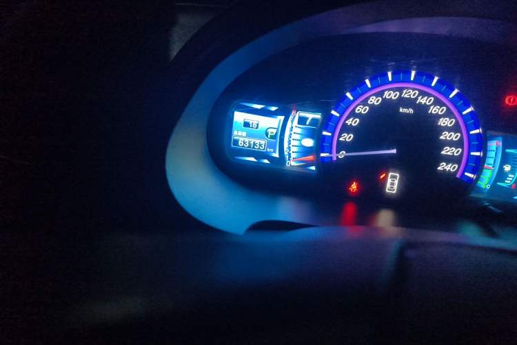 Used BYD S6 2013 Jingyue Edition 2.4L Automatic Luxury Model 5 Seats Odometer Close Up