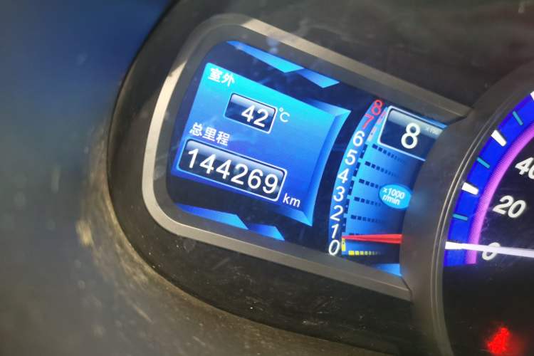 Used BYD S6 2013 Jingyue Edition 2.0L Manual Luxury Model 5 Seats Odometer Close Up