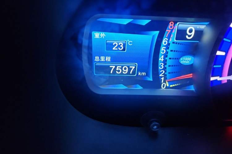 Used BYD S6 2013 Platinum Edition 2.0L Manual Luxury Model Odometer Close Up
