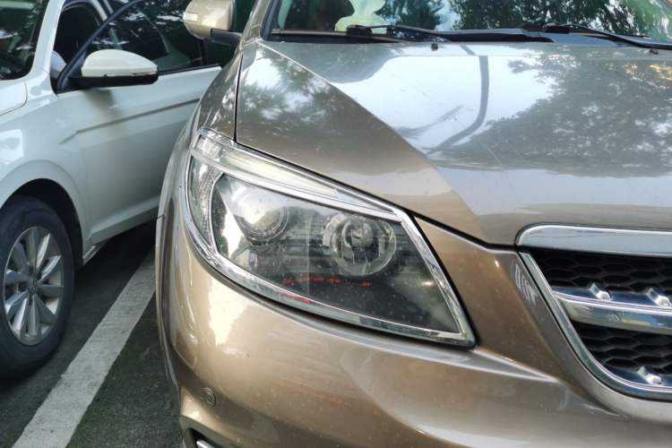 Used BYD S6 2013 Jingyue Edition 2.0L Manual Luxury Model 5 Seats Right Front Headlight