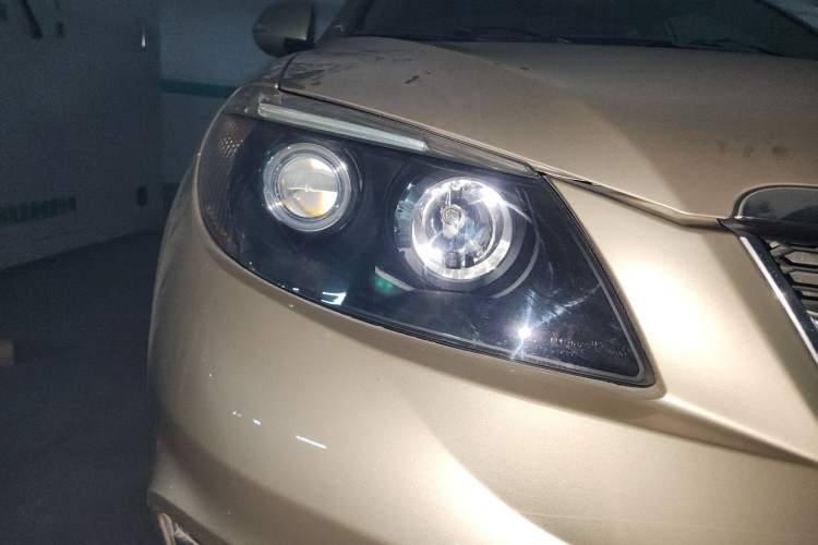 Used BYD S6 2013 Platinum Edition 2.0L Manual Luxury Model Right Front Headlight